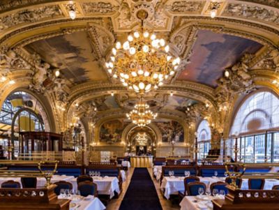 Speisesaal im Restaurant Le Train Bleu, Paris, mit kunstvollem Belle-Époque-Design