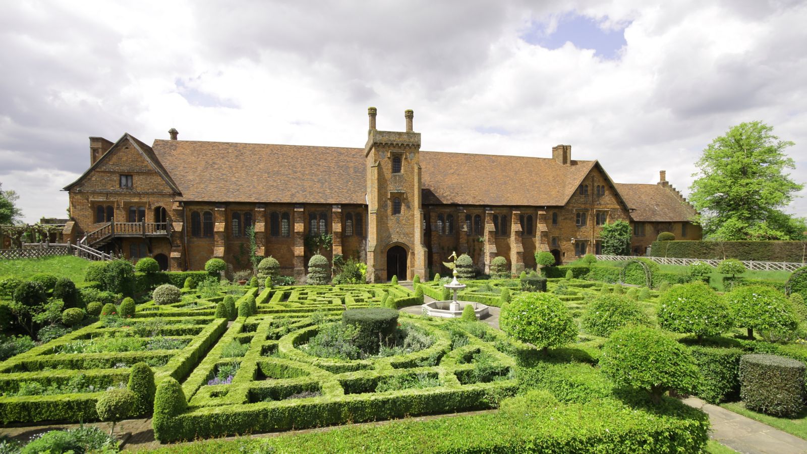 Hatfield Old Palace Gardens, UK