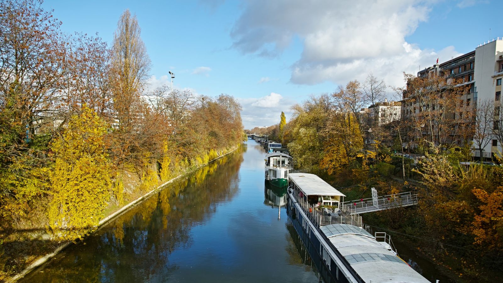 Autumn Hues on the Seine: Peniches near Levallois