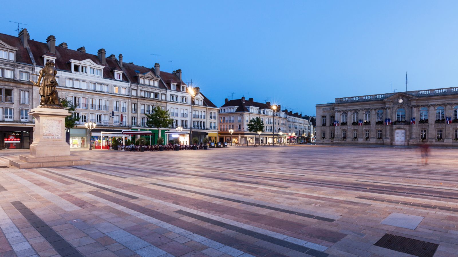 Evening Ambiance at Place Jeanne Hachette in Beauvais