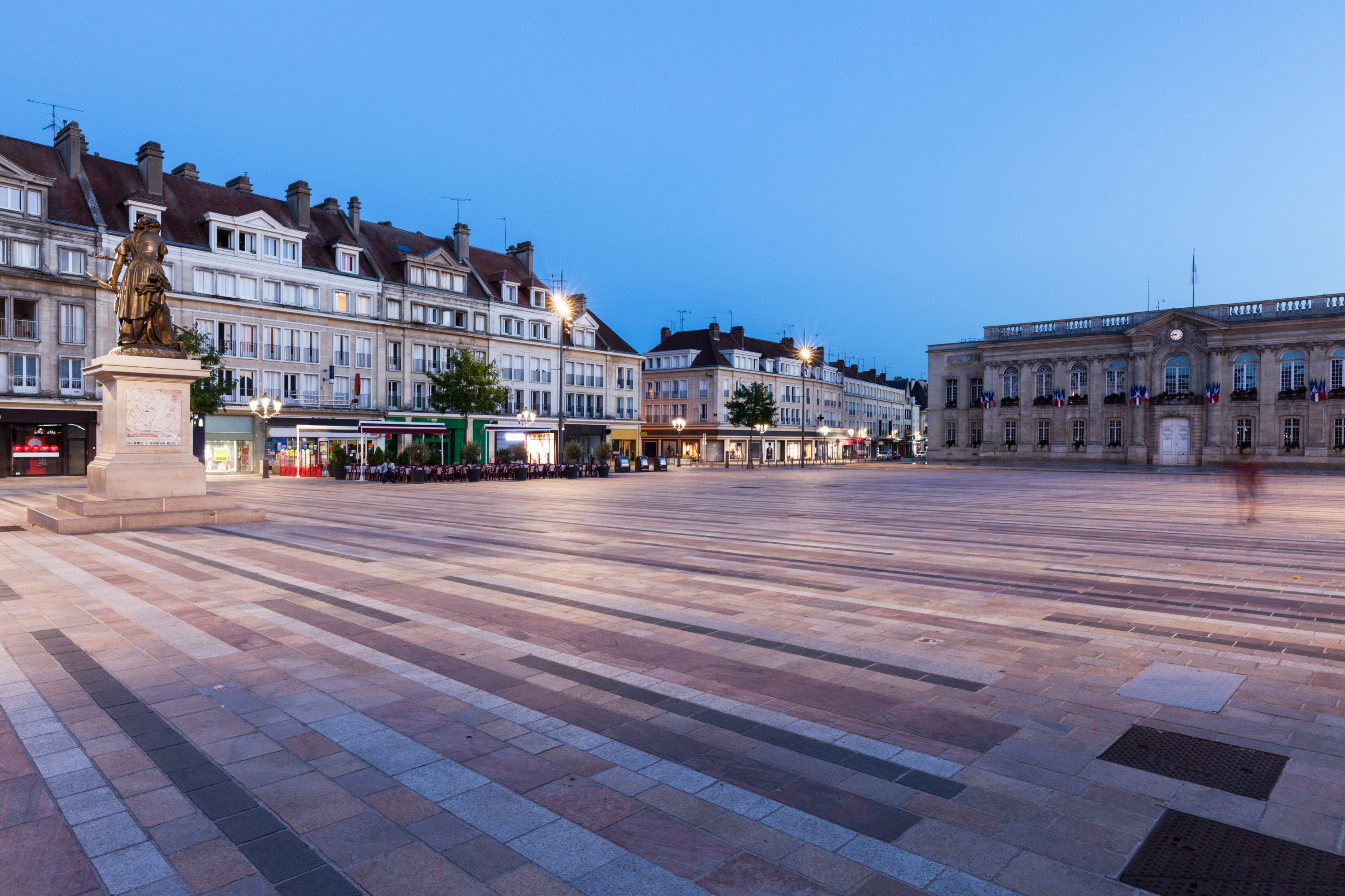 Evening Ambiance at Place Jeanne Hachette in Beauvais