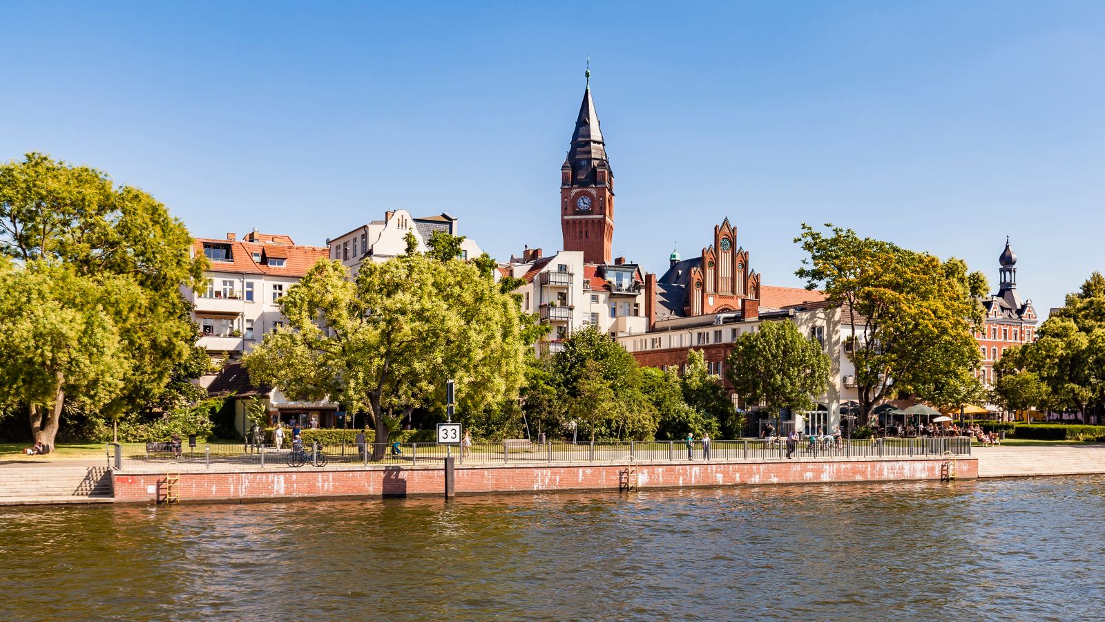 Germany, Berlin, Treptow-Koepenick, Spree river, Koepenick, Old town, Townhall, waterfront promenade