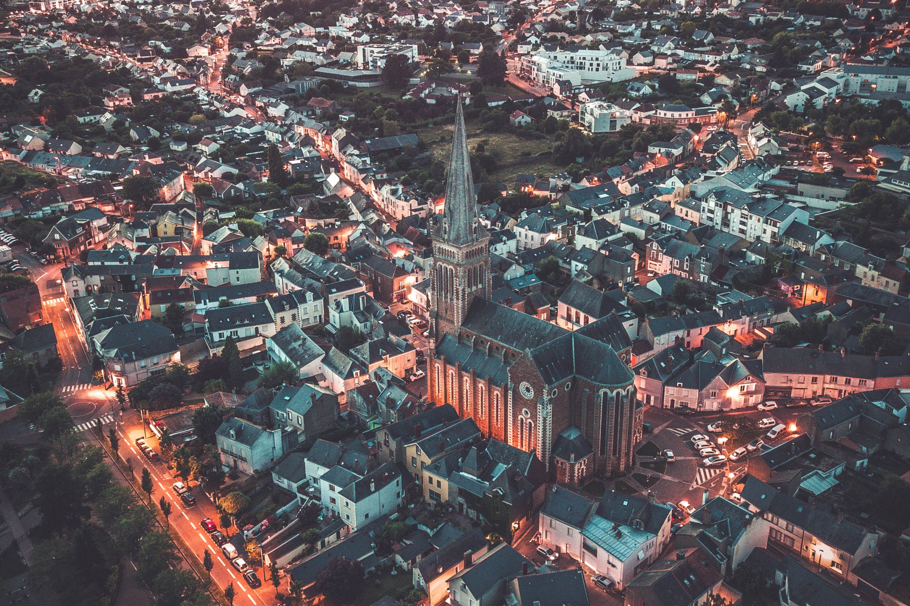 Coueron cityscape at dusk