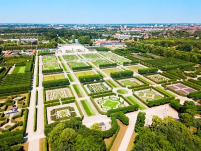 Geometrisch angelegter, barocker Großen Garten der Herrnhäuser Gärten Hannover aus Vogelperspektive