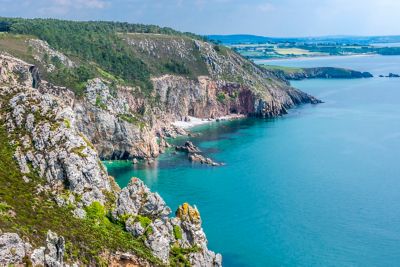 Sentier côtier qui mène vers la plage de Trez Bihan