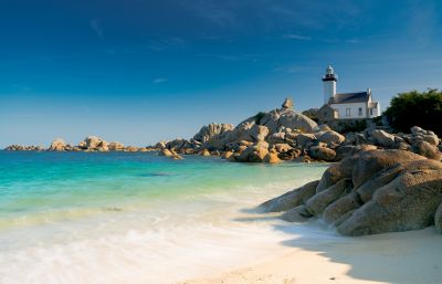 Phare de Pontusval sur l’une des plus belles plages de Bretagne