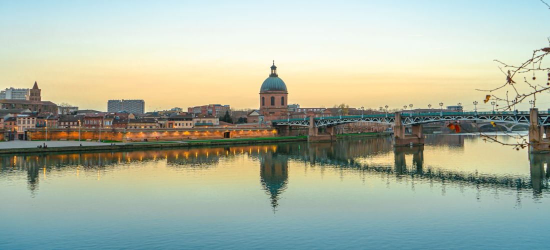 Twilight over Garonne: Dome de la Grave in Toulouse