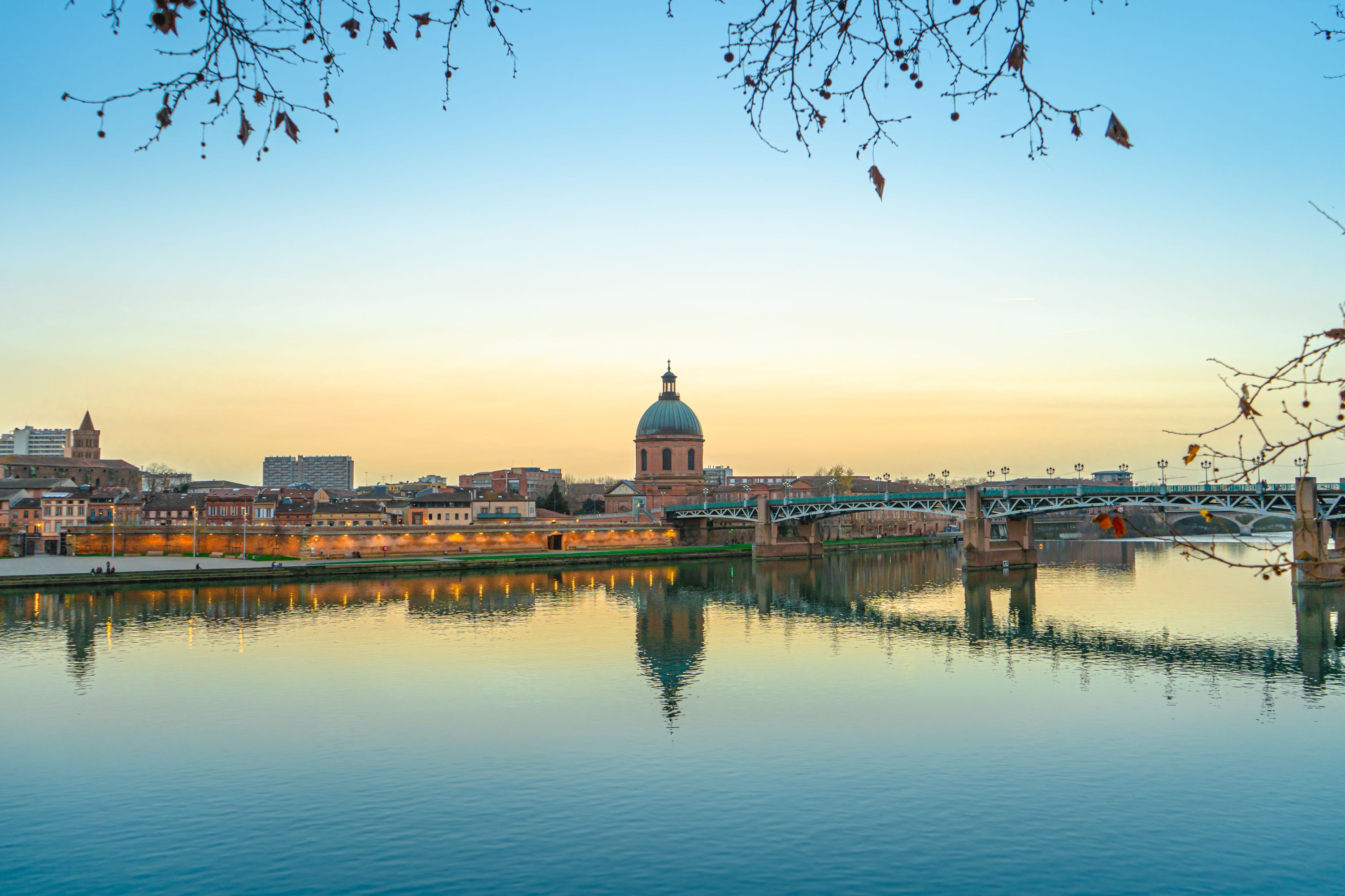 Twilight over Garonne: Dome de la Grave in Toulouse