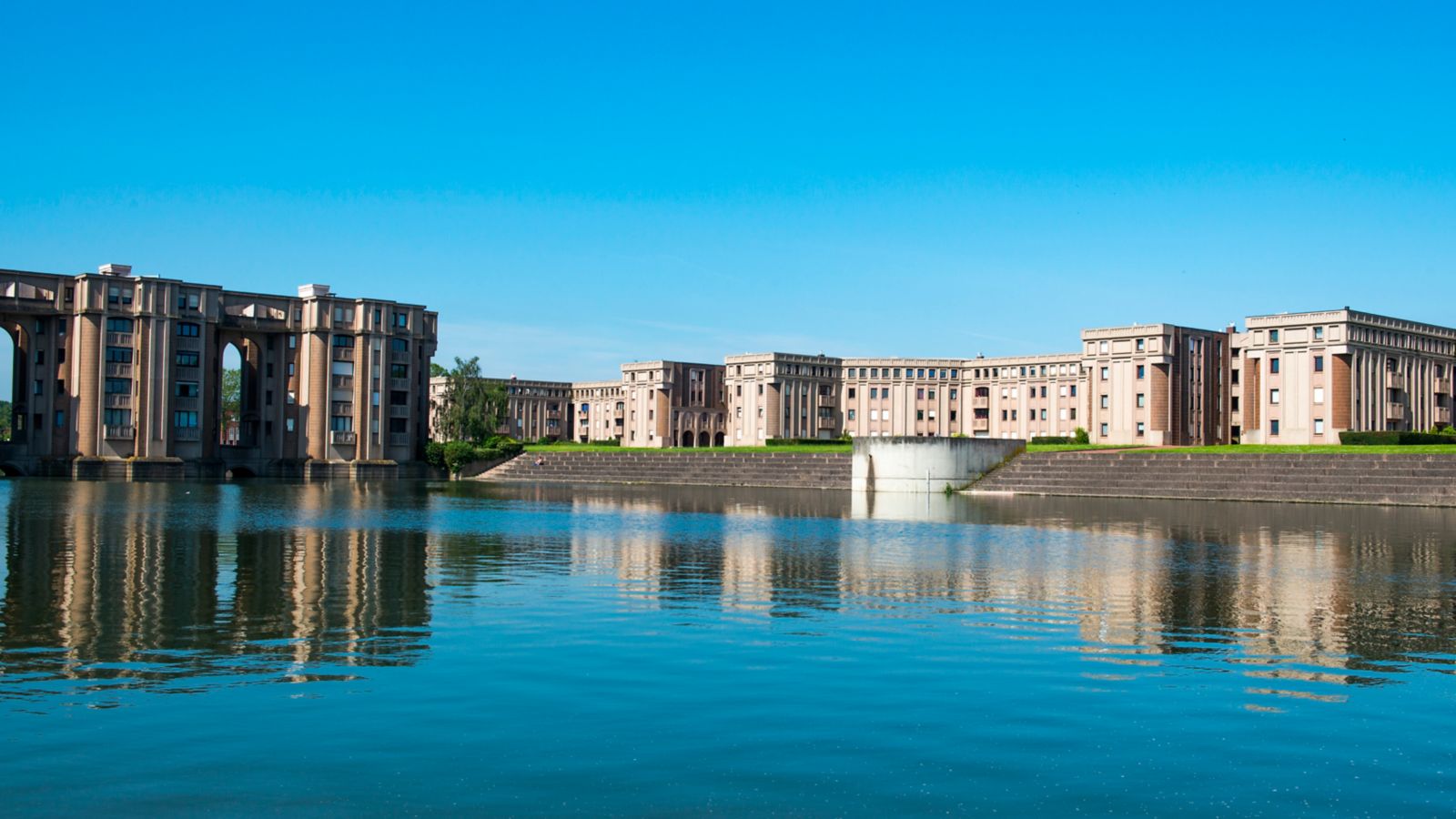 Waterfront Residence in Saint-Quentin-en-Yvelines, France