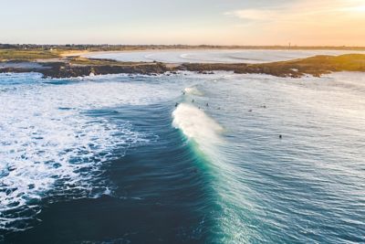 Surfeurs sur la plage de la Torche