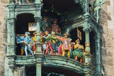 Glockenspiel des Neuen Rathauses am Marienplatz in München