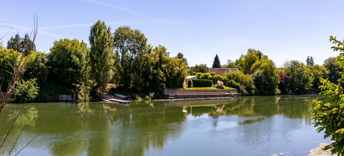Waterfront Serenity on the Seine River, Bennecourt, France