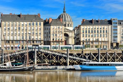 bâtiments qui bordent le quai de la Fosse à Nantes