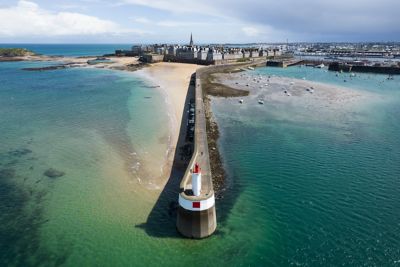 Phare du Môle des Noires, à l’entrée du port de Saint-Malo