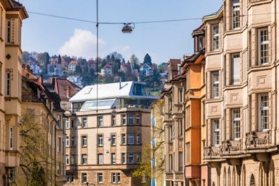 Historische Wohnhäuser in Stuttgarts Lehenviertel an einem sonnigen Tag