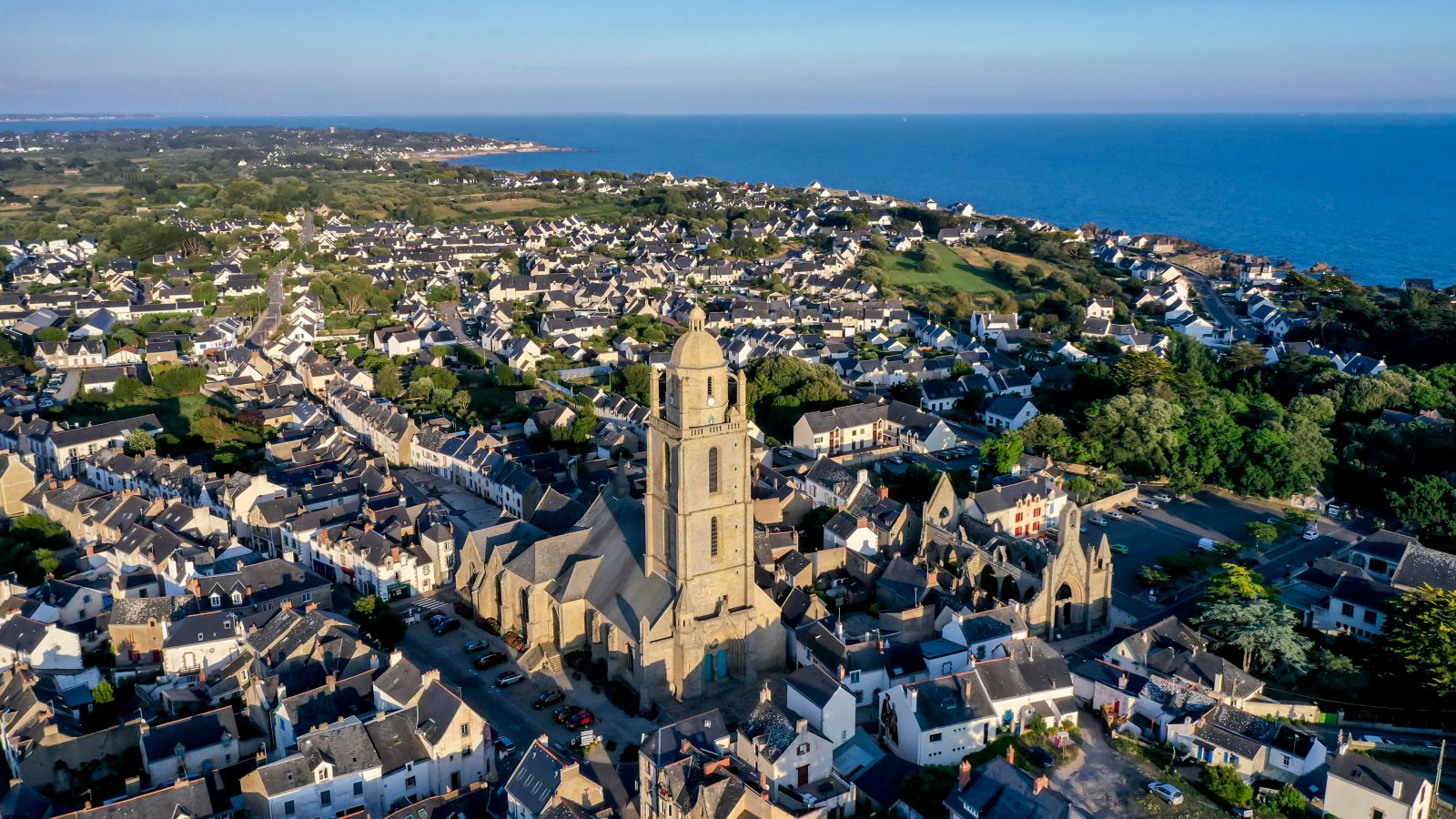 Batz-sur-Mer: Church, Town, and Coastline