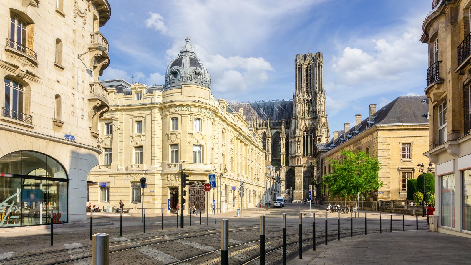 Reims cityscape: Place Royale with view of Notre Dame Cathedral