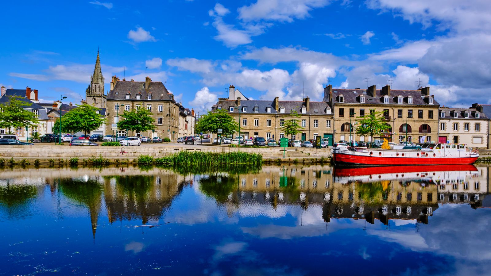 Pontivy, Morbihan: Canal-side Charm
