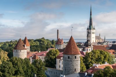 Toits de la vieille ville de Tallinn, à visiter en Estonie