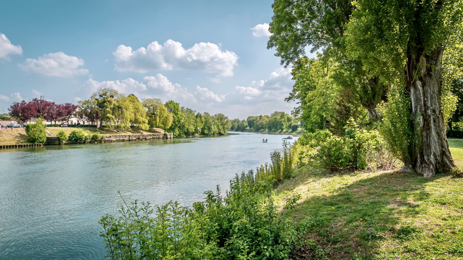 River Oise on a sunny day in L'Isle-Adam, Val d'Oise, France