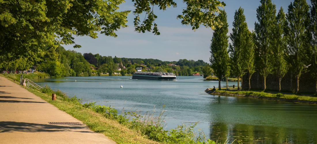 Waterfront Serenity in Melun, France