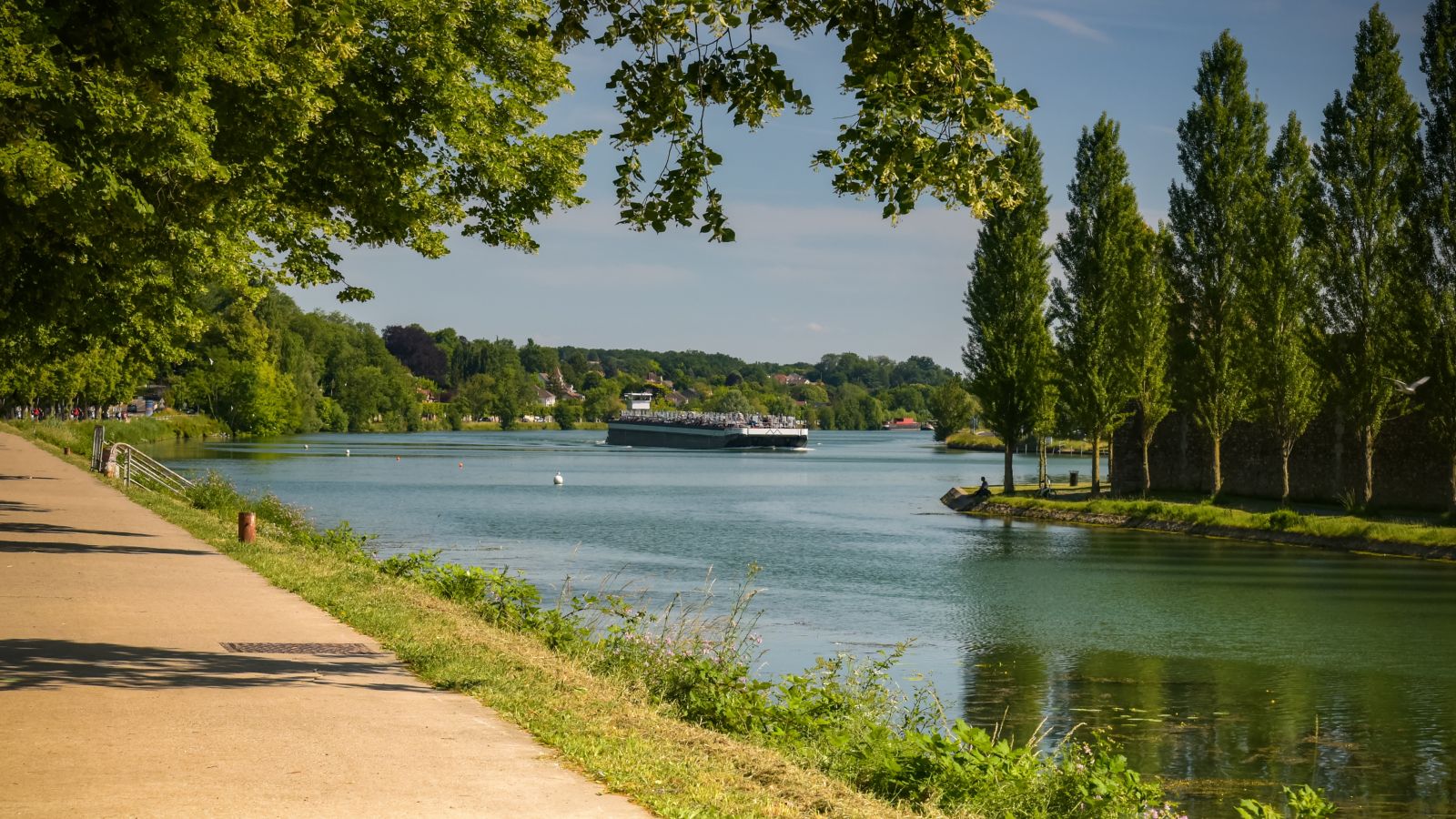 Waterfront Serenity in Melun, France
