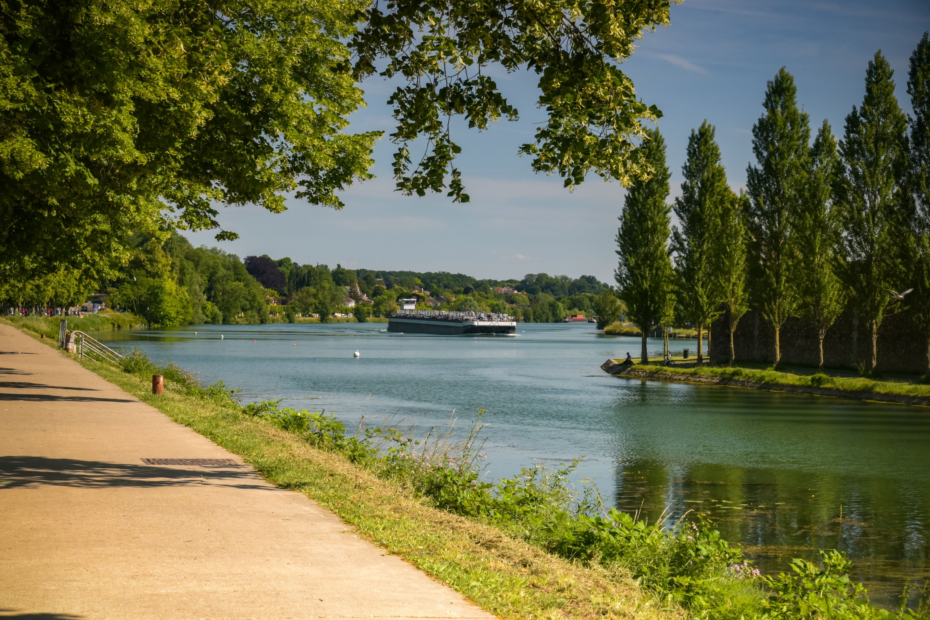 Waterfront Serenity in Melun, France