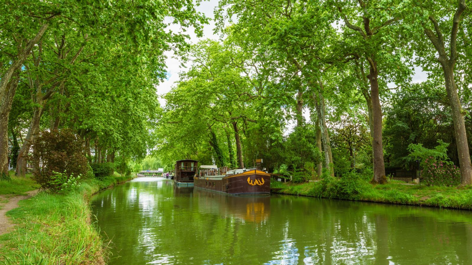 Tranquil Canal du Midi Scene in Toulouse