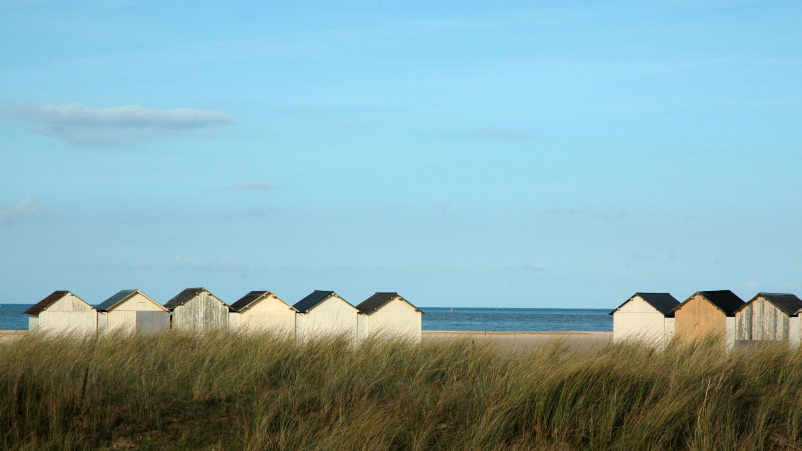 Serene "Cabanons de plage" on a Sunny Beach