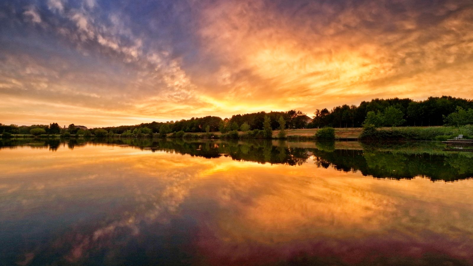 Spectacular Summer Dusk over l'Etang des Grives in Seine et Marne