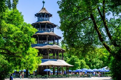 Chinesischer Turm im Englischen Garten in München, Bayern