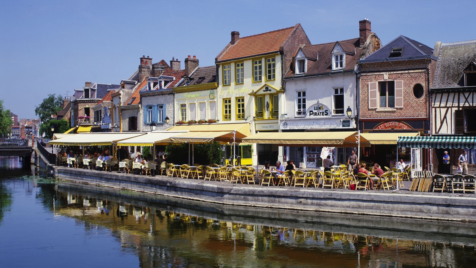 Sunny Waterfront Dining in Amiens, France