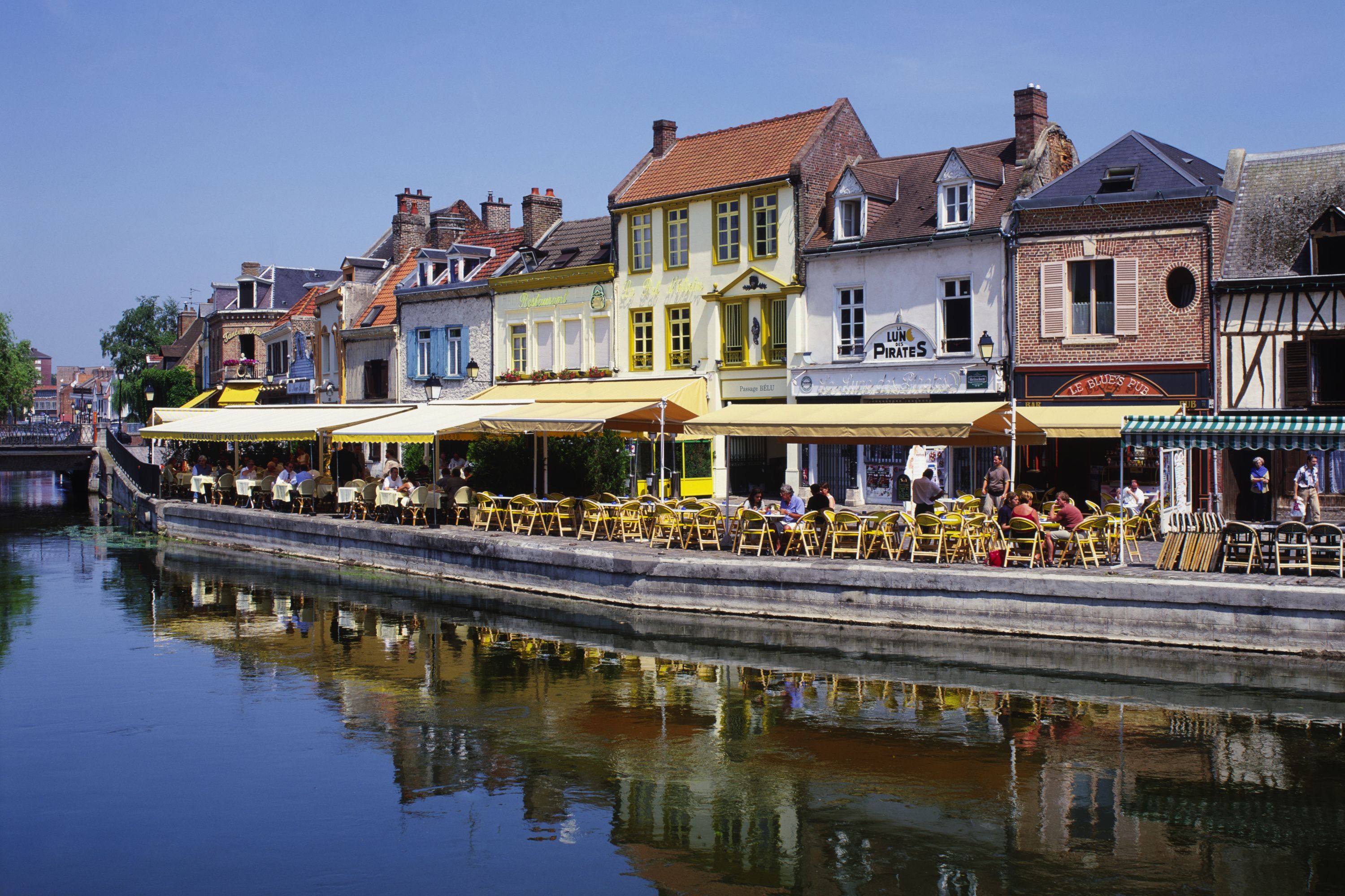 Sunny Waterfront Dining in Amiens, France