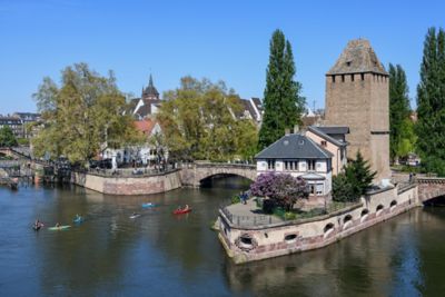 Kayakistes à côté de la tour Heinrich et de la Grande Île