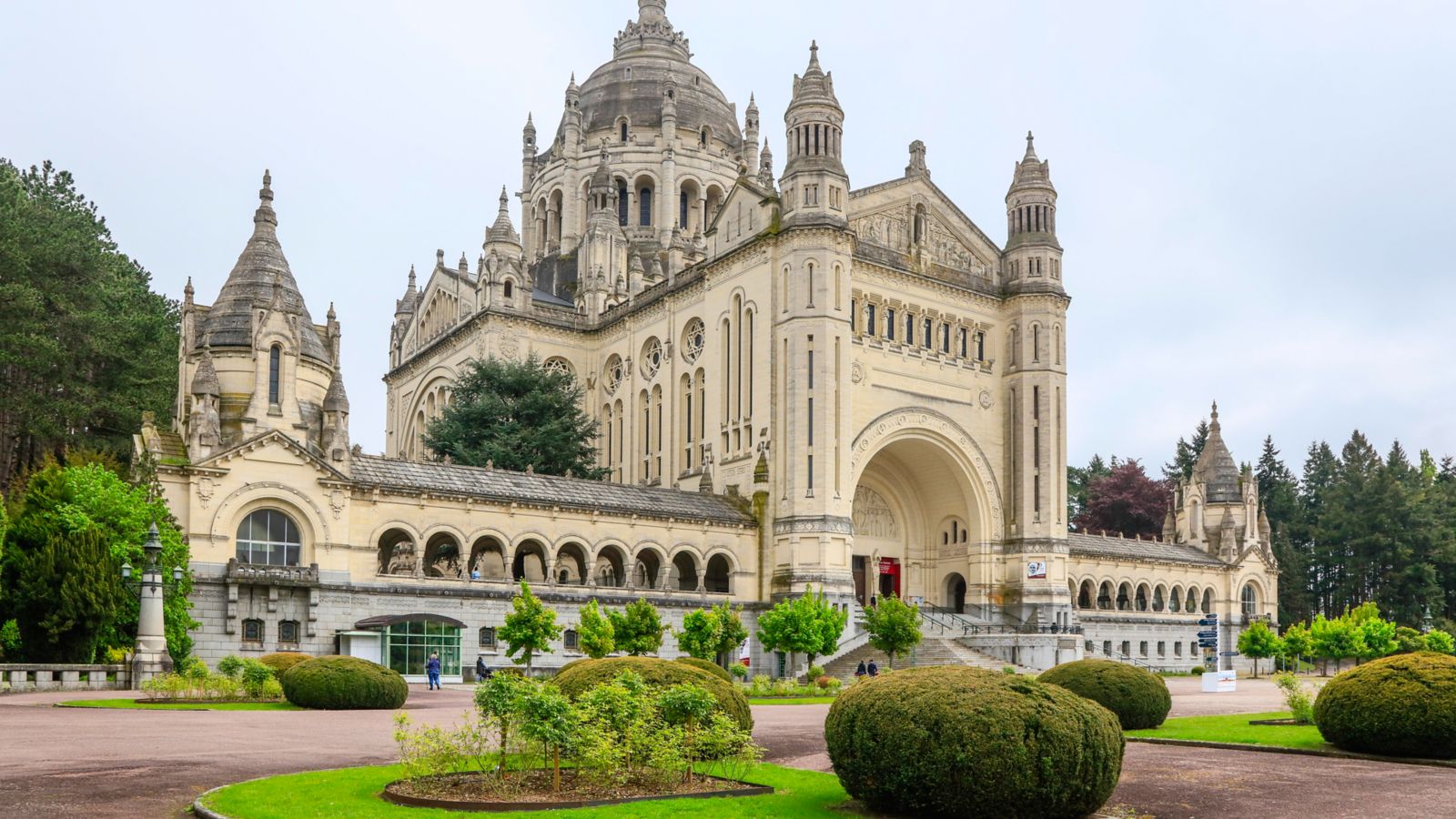 Basilique Sainte-Thérèse de Lisieux: France's Second Most Important Pilgrimage Church