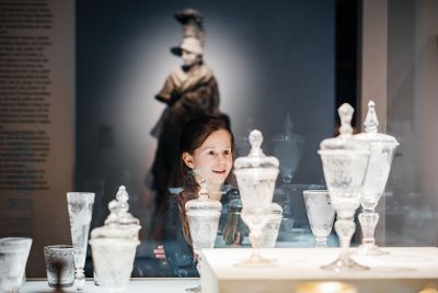 Child looking at crystalware in a museum display case