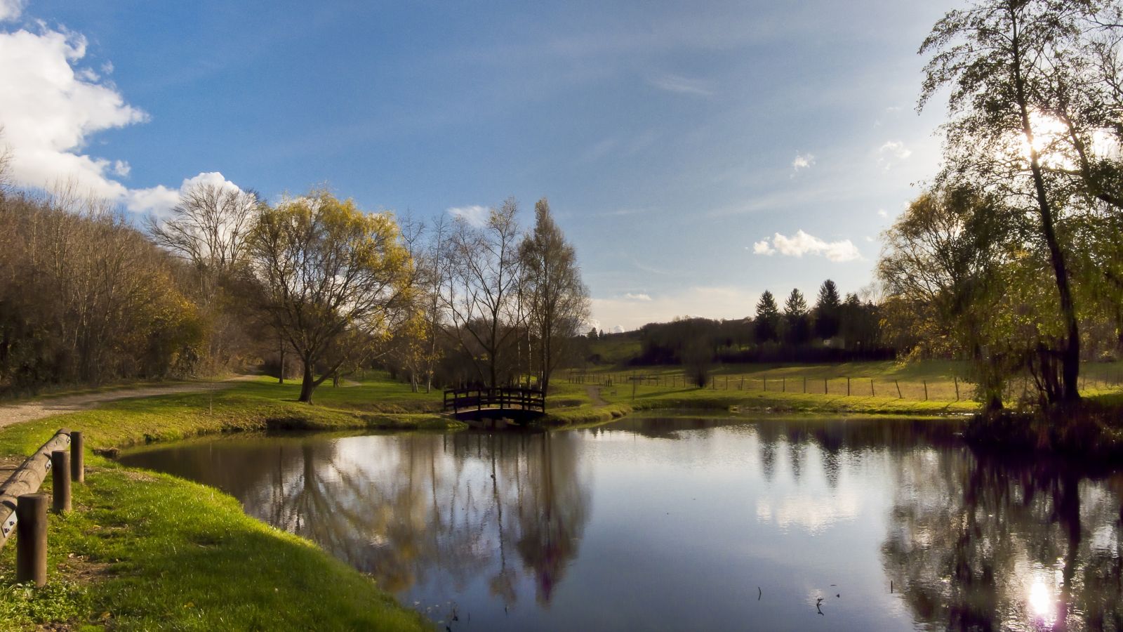 Autumn tranquility at Jardin de ville, St Quentin-Fallavier