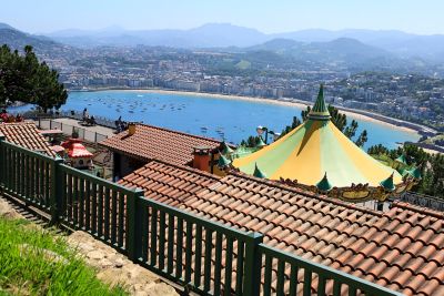 Vista desde el Parque de Atracciones Monte Igueldo y la Bahía de La Concha
