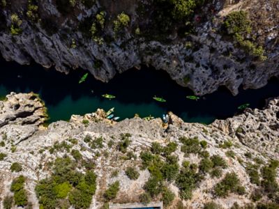 Kayakistes dans les gorges de l’Hérault