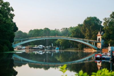 Die märchenhafte Abteibrücke zwischen Treptower Park und Insel der Jugend in Berlin