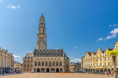 Hôtel de ville sur la place des Héros à Arras