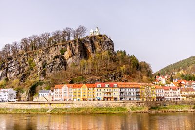Idyllischer Radweg an der Elbe nahe Dresden