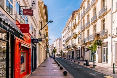 Boutiques dans la rue d’Antibes, rendez-vous shopping à Cannes