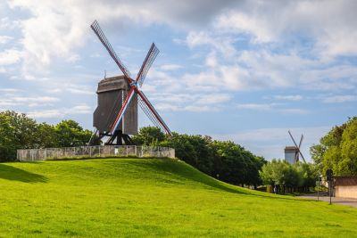 Sint-Janshuismolen, eine der historischen Mühlen auf dem Stadtwall von Brügge