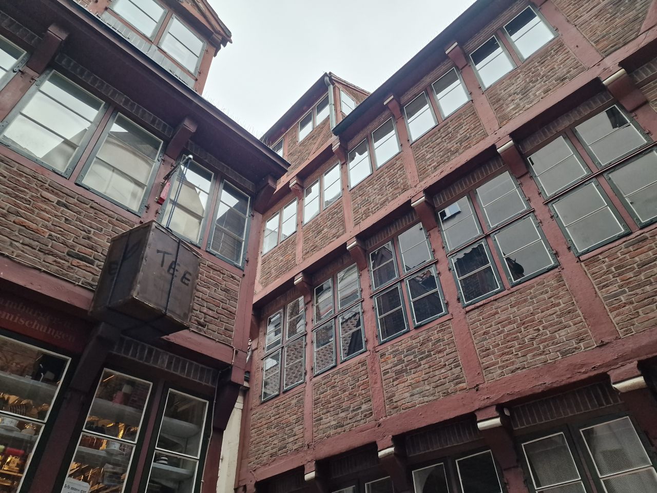 Die Krameramtsstuben in Hamburg, historische Fachwerkhäuser aus rotem Backstein