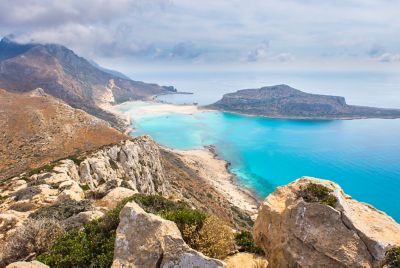 Balos Beach auf Kreta, eine Lagune für Naturliebhaber, von den hohen Felsen aus gesehen