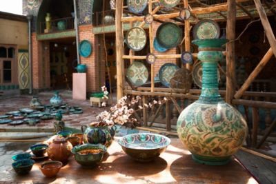 Colourful, traditional Uzbek plates, bowls and vases in Tashkent