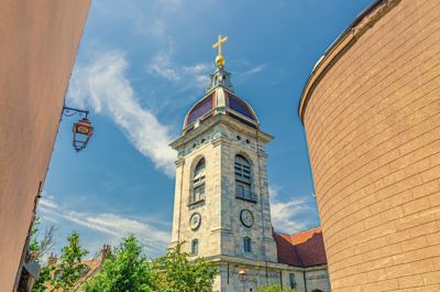 Clocher de la cathédrale Saint-Jean dans le cœur historique de Besançon