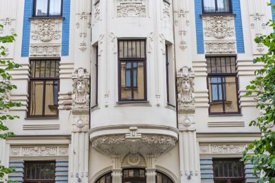 Hausfassade der Alberta iela Nr. 8, einer für Jugendstilarchitektur berühmten Rigaer Straße