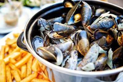 Moules-frites, plat traditionnel servi lors de la grande braderie de Lille